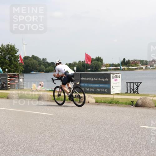 21.06.2025 - 27. Vierlanden-Triathlon H.Heesch http://msf.ph/oto/8004396 15.06.2025 11:54:57 Radfahren 846 meine-sportfotos.de