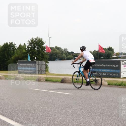 15.06.2025 - 27. Vierlanden-Triathlon H.Heesch http://msf.ph/oto/8004404 15.06.2025 10:34:18 Radfahren 9 meine-sportfotos.de
