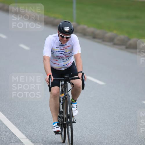 21.06.2025 - 27. Vierlanden-Triathlon H.Heesch http://msf.ph/oto/8004407 15.06.2025 12:51:25 Radfahren 959 meine-sportfotos.de