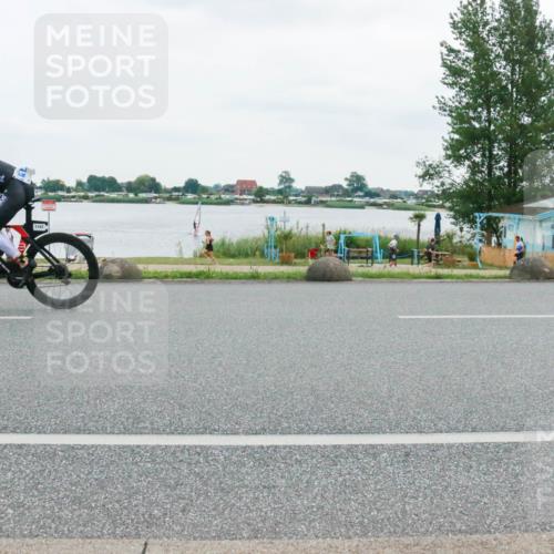 21.06.2025 - 27. Vierlanden-Triathlon H.Heesch http://msf.ph/oto/8004409 15.06.2025 12:59:05 Radfahren 900, 1147 meine-sportfotos.de
