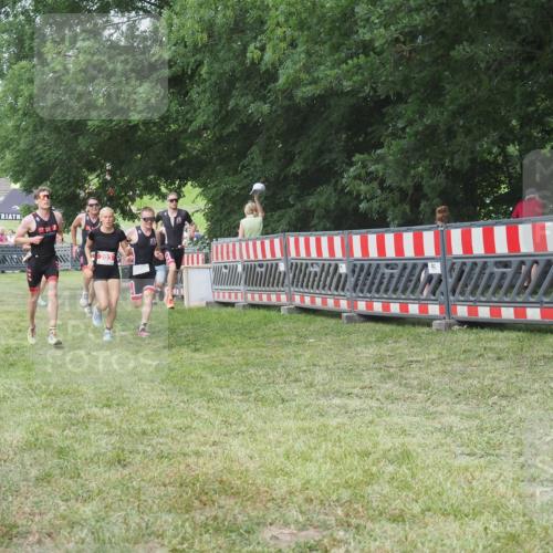 21.06.2025 - 27. Vierlanden-Triathlon KatJ http://msf.ph/oto/8004413 15.06.2025 12:57:54 Ziel 1019, 1020, 1022, 1023 meine-sportfotos.de