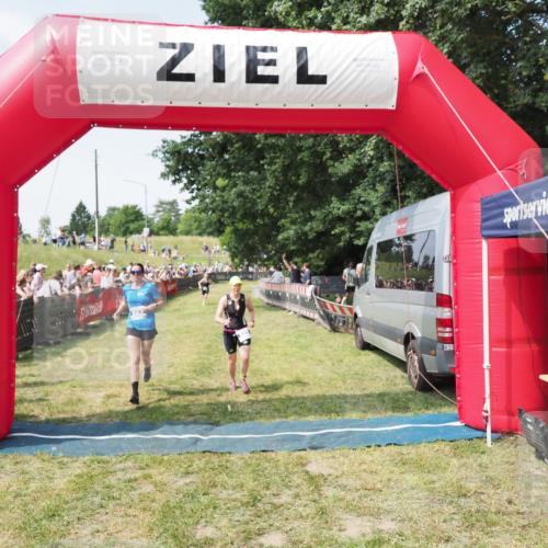 21.06.2025 - 27. Vierlanden-Triathlon MichiJ http://msf.ph/oto/8004418 15.06.2026 11:29:00 Ziel 525, 623 meine-sportfotos.de