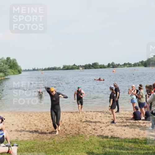 21.06.2025 - 27. Vierlanden-Triathlon MichiJ http://msf.ph/oto/8004422 15.06.2026 10:06:16 Schwimmen 369, 370, 381, 418, 447, 448, 455 meine-sportfotos.de