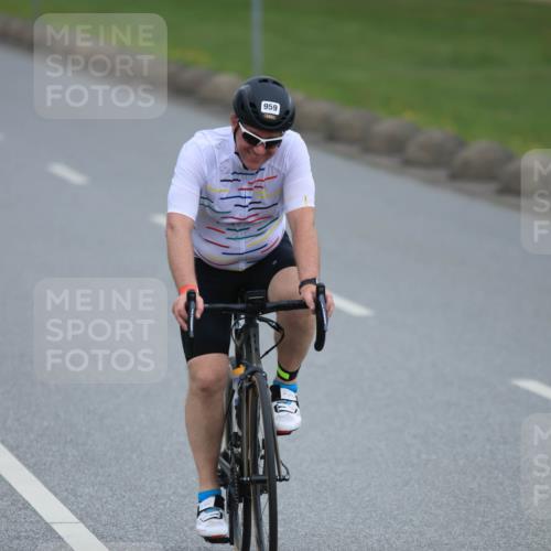 21.06.2025 - 27. Vierlanden-Triathlon H.Heesch http://msf.ph/oto/8004427 15.06.2025 12:51:25 Radfahren 959 meine-sportfotos.de