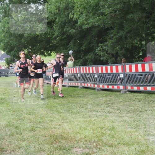 21.06.2025 - 27. Vierlanden-Triathlon KatJ http://msf.ph/oto/8004431 15.06.2025 12:57:54 Ziel 1019, 1020, 1022, 1023 meine-sportfotos.de