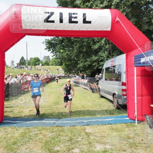 21.06.2025 - 27. Vierlanden-Triathlon MichiJ http://msf.ph/oto/8004436 15.06.2026 11:29:00 Ziel 525, 623 meine-sportfotos.de