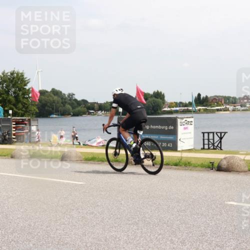 21.06.2025 - 27. Vierlanden-Triathlon H.Heesch http://msf.ph/oto/8004437 15.06.2025 11:55:01 Radfahren 836, 846, 857 meine-sportfotos.de