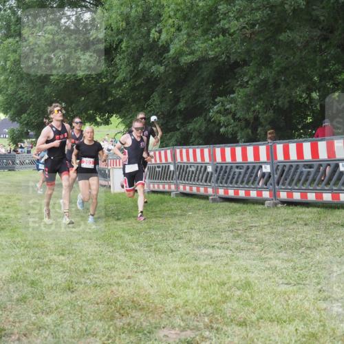 21.06.2025 - 27. Vierlanden-Triathlon KatJ http://msf.ph/oto/8004450 15.06.2025 12:57:55 Ziel 1019, 1020, 1022, 1023 meine-sportfotos.de
