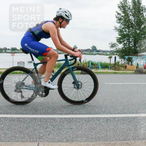 21.06.2025 - 27. Vierlanden-Triathlon H.Heesch http://msf.ph/oto/8004460 15.06.2025 12:59:24 Radfahren 1053, 1054, 1055, 1056, 1103, 1153 meine-sportfotos.de