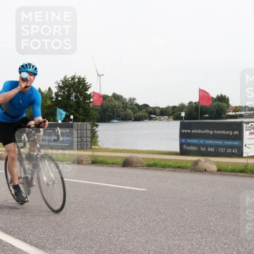 15.06.2025 - 27. Vierlanden-Triathlon H.Heesch http://msf.ph/oto/8004461 15.06.2025 10:35:06 Radfahren 45, 128, 137, 316 meine-sportfotos.de