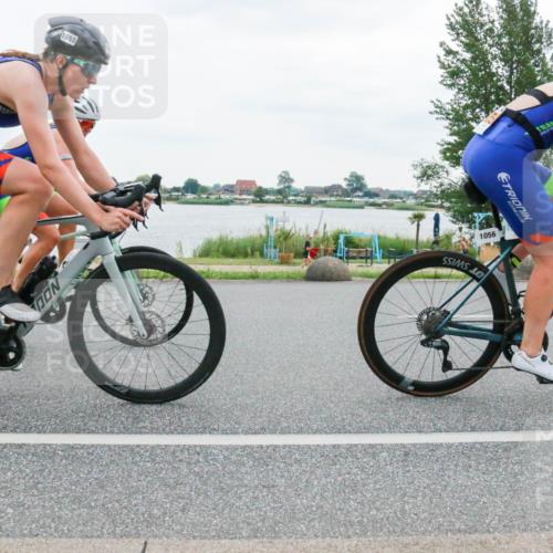 21.06.2025 - 27. Vierlanden-Triathlon H.Heesch http://msf.ph/oto/8004467 15.06.2025 12:59:24 Radfahren 1053, 1054, 1055, 1056, 1103, 1153 meine-sportfotos.de