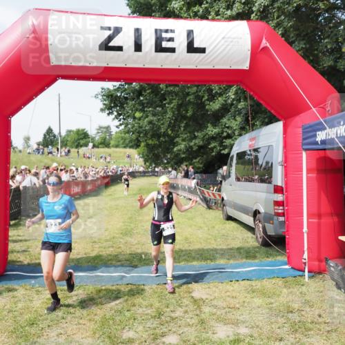 21.06.2025 - 27. Vierlanden-Triathlon MichiJ http://msf.ph/oto/8004469 15.06.2026 11:29:01 Ziel 525, 623 meine-sportfotos.de