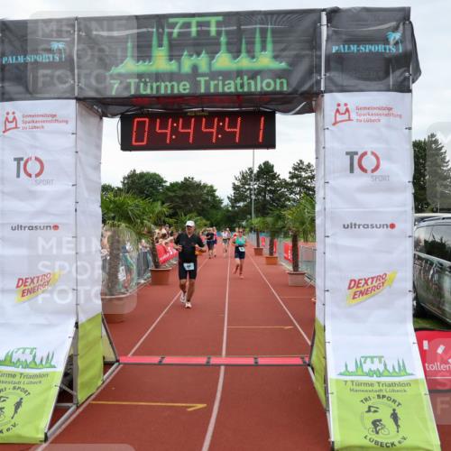 15.06.2025 - 7 Türme Triathlon Michael Strokosch http://msf.ph/oto/8004480 15.06.2025 14:44:41 Ziel 454, 579, 581 meine-sportfotos.de
