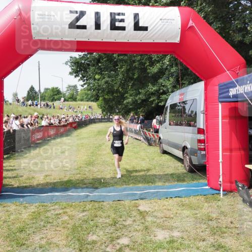 21.06.2025 - 27. Vierlanden-Triathlon MichiJ http://msf.ph/oto/8004492 15.06.2026 11:29:05 Ziel 525, 528, 623 meine-sportfotos.de