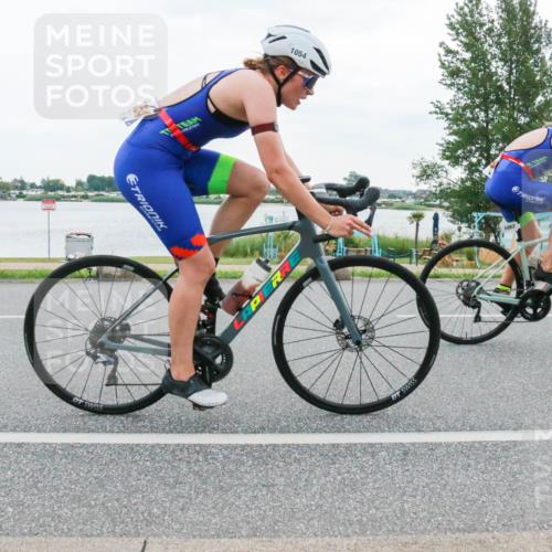 21.06.2025 - 27. Vierlanden-Triathlon H.Heesch http://msf.ph/oto/8004494 15.06.2025 12:59:24 Radfahren 1053, 1054, 1055, 1056, 1103, 1153 meine-sportfotos.de