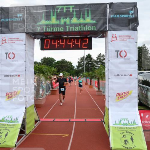 15.06.2025 - 7 Türme Triathlon Michael Strokosch http://msf.ph/oto/8004500 15.06.2025 14:44:41 Ziel 454, 579, 581 meine-sportfotos.de