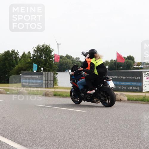 15.06.2025 - 27. Vierlanden-Triathlon H.Heesch http://msf.ph/oto/8004502 15.06.2025 10:35:23 Radfahren 26, 121, 251, 268, 336 meine-sportfotos.de