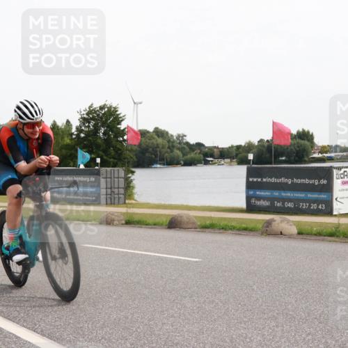 15.06.2025 - 27. Vierlanden-Triathlon H.Heesch http://msf.ph/oto/8004505 15.06.2025 10:35:27 Radfahren 121, 213, 268 meine-sportfotos.de