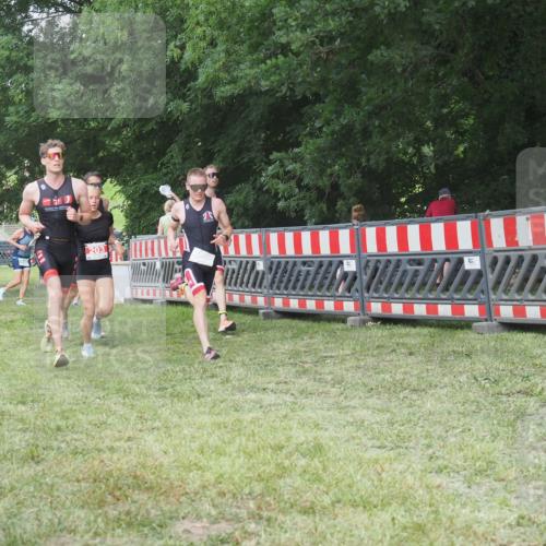 21.06.2025 - 27. Vierlanden-Triathlon KatJ http://msf.ph/oto/8004513 15.06.2025 12:57:55 Ziel 1019, 1020, 1022, 1023 meine-sportfotos.de