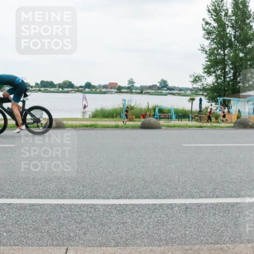 21.06.2025 - 27. Vierlanden-Triathlon H.Heesch http://msf.ph/oto/8004542 15.06.2025 12:59:46 Radfahren 1138, 1154 meine-sportfotos.de
