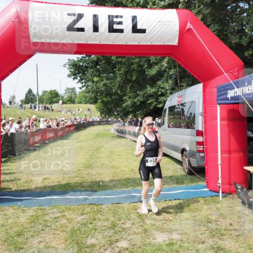 21.06.2025 - 27. Vierlanden-Triathlon MichiJ http://msf.ph/oto/8004544 15.06.2026 11:29:06 Ziel 525, 528, 623 meine-sportfotos.de