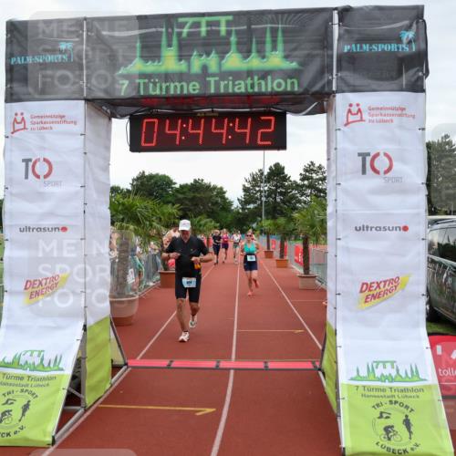 15.06.2025 - 7 Türme Triathlon Michael Strokosch http://msf.ph/oto/8004562 15.06.2025 14:44:42 Ziel 454, 579, 581 meine-sportfotos.de