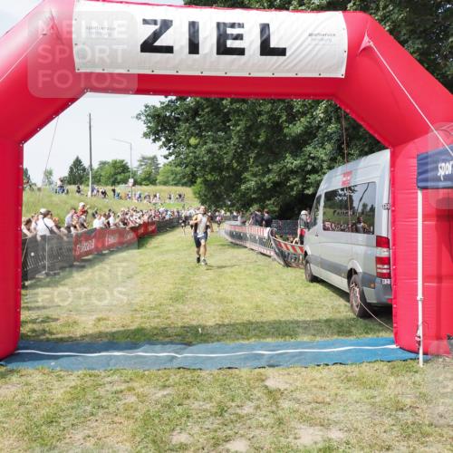21.06.2025 - 27. Vierlanden-Triathlon MichiJ http://msf.ph/oto/8004563 15.06.2026 11:29:27 Ziel 263 meine-sportfotos.de