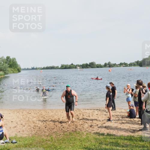21.06.2025 - 27. Vierlanden-Triathlon MichiJ http://msf.ph/oto/8004565 15.06.2026 10:06:19 Schwimmen 370, 381, 418, 447, 455 meine-sportfotos.de