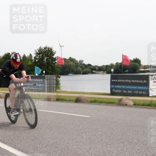 15.06.2025 - 27. Vierlanden-Triathlon H.Heesch http://msf.ph/oto/8004572 15.06.2025 10:36:00 Radfahren 87, 300, 390 meine-sportfotos.de