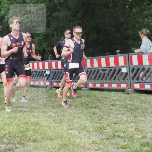 21.06.2025 - 27. Vierlanden-Triathlon KatJ http://msf.ph/oto/8004576 15.06.2025 12:57:56 Ziel 712, 1019, 1020, 1022, 1023 meine-sportfotos.de