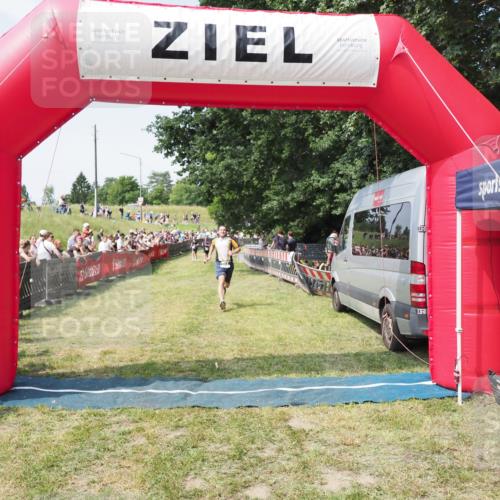 21.06.2025 - 27. Vierlanden-Triathlon MichiJ http://msf.ph/oto/8004584 15.06.2026 11:29:27 Ziel 263 meine-sportfotos.de