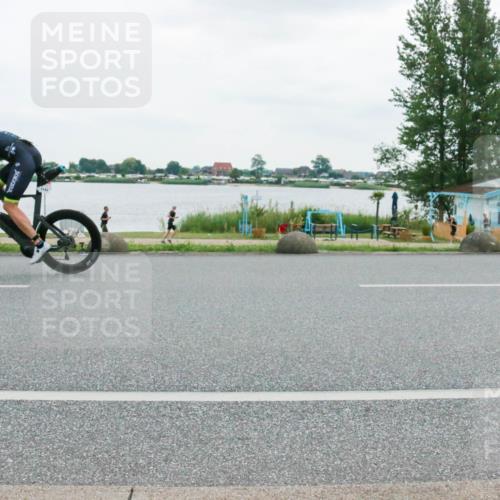 21.06.2025 - 27. Vierlanden-Triathlon H.Heesch http://msf.ph/oto/8004586 15.06.2025 12:59:59 Radfahren 973, 1143 meine-sportfotos.de