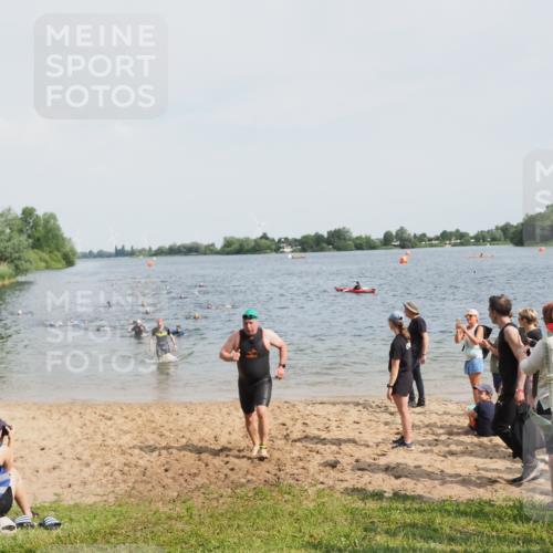 21.06.2025 - 27. Vierlanden-Triathlon MichiJ http://msf.ph/oto/8004587 15.06.2026 10:06:19 Schwimmen 370, 381, 418, 447, 455 meine-sportfotos.de