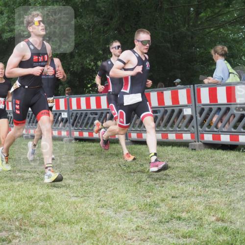 21.06.2025 - 27. Vierlanden-Triathlon KatJ http://msf.ph/oto/8004588 15.06.2025 12:57:56 Ziel 712, 1019, 1020, 1022, 1023 meine-sportfotos.de