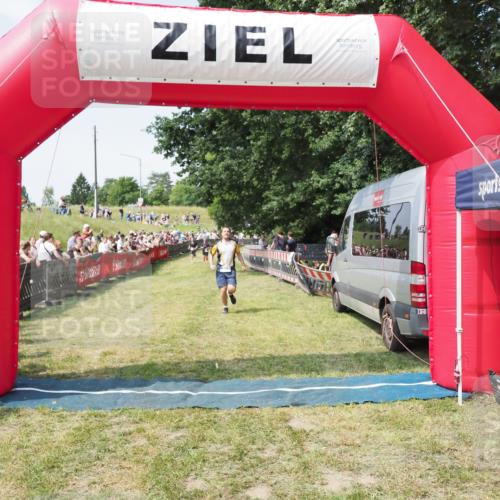 21.06.2025 - 27. Vierlanden-Triathlon MichiJ http://msf.ph/oto/8004591 15.06.2026 11:29:28 Ziel 263 meine-sportfotos.de