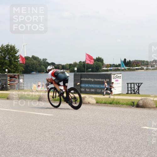 21.06.2025 - 27. Vierlanden-Triathlon H.Heesch http://msf.ph/oto/8004594 15.06.2025 11:55:20 Radfahren 203, 780, 835 meine-sportfotos.de