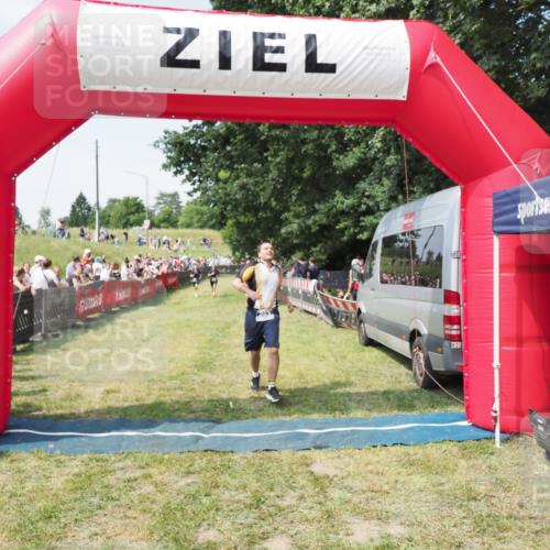 21.06.2025 - 27. Vierlanden-Triathlon MichiJ http://msf.ph/oto/8004617 15.06.2026 11:29:28 Ziel 263 meine-sportfotos.de