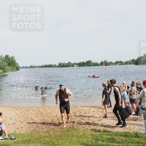 21.06.2025 - 27. Vierlanden-Triathlon MichiJ http://msf.ph/oto/8004621 15.06.2026 10:06:19 Schwimmen 370, 381, 418, 447, 455 meine-sportfotos.de