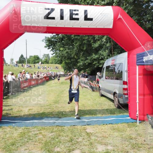 21.06.2025 - 27. Vierlanden-Triathlon MichiJ http://msf.ph/oto/8004622 15.06.2026 11:29:28 Ziel 263 meine-sportfotos.de