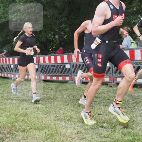 21.06.2025 - 27. Vierlanden-Triathlon KatJ http://msf.ph/oto/8004624 15.06.2025 12:57:57 Ziel 712, 1019, 1020, 1022, 1023 meine-sportfotos.de