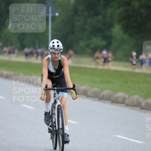 21.06.2025 - 27. Vierlanden-Triathlon H.Heesch http://msf.ph/oto/8004626 15.06.2025 12:51:33 Radfahren 924 meine-sportfotos.de
