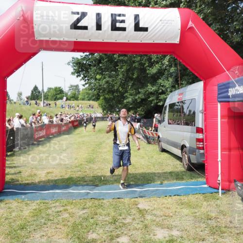 21.06.2025 - 27. Vierlanden-Triathlon MichiJ http://msf.ph/oto/8004628 15.06.2026 11:29:29 Ziel 263, 507 meine-sportfotos.de