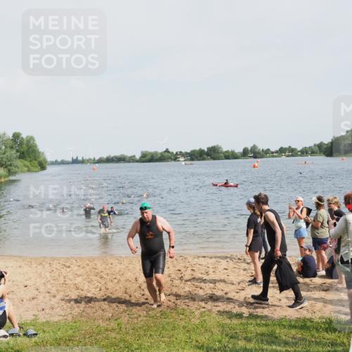 21.06.2025 - 27. Vierlanden-Triathlon MichiJ http://msf.ph/oto/8004641 15.06.2026 10:06:19 Schwimmen 370, 381, 418, 447, 455 meine-sportfotos.de