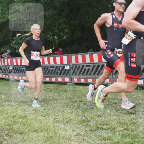21.06.2025 - 27. Vierlanden-Triathlon KatJ http://msf.ph/oto/8004644 15.06.2025 12:57:57 Ziel 712, 1019, 1020, 1022, 1023 meine-sportfotos.de