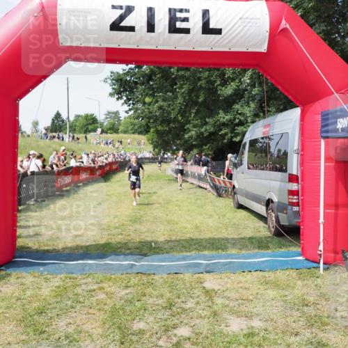 21.06.2025 - 27. Vierlanden-Triathlon MichiJ http://msf.ph/oto/8004646 15.06.2026 11:29:32 Ziel 263, 382, 507, 566 meine-sportfotos.de