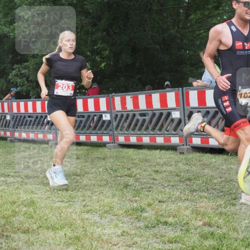 21.06.2025 - 27. Vierlanden-Triathlon KatJ http://msf.ph/oto/8004651 15.06.2025 12:57:57 Ziel 712, 1019, 1020, 1022, 1023 meine-sportfotos.de