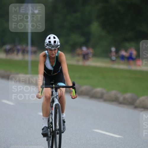 21.06.2025 - 27. Vierlanden-Triathlon H.Heesch http://msf.ph/oto/8004660 15.06.2025 12:51:34 Radfahren 924 meine-sportfotos.de