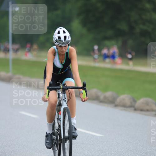 21.06.2025 - 27. Vierlanden-Triathlon H.Heesch http://msf.ph/oto/8004671 15.06.2025 12:51:34 Radfahren 924 meine-sportfotos.de