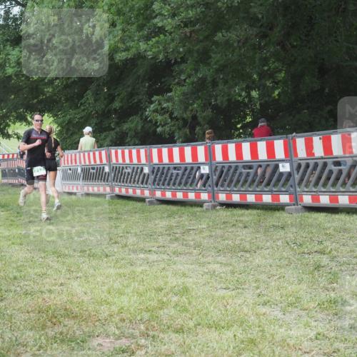 21.06.2025 - 27. Vierlanden-Triathlon KatJ http://msf.ph/oto/8004678 15.06.2025 12:58:05 Ziel 712 meine-sportfotos.de