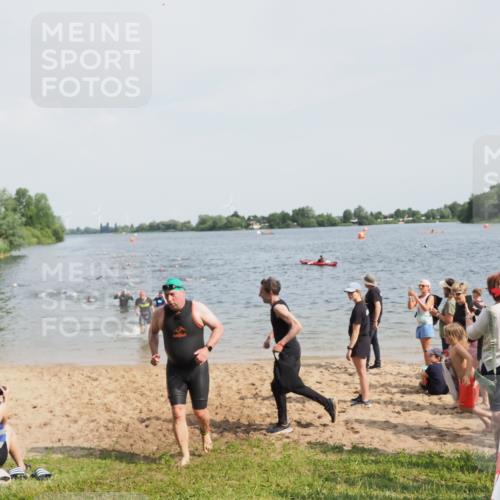21.06.2025 - 27. Vierlanden-Triathlon MichiJ http://msf.ph/oto/8004681 15.06.2026 10:06:20 Schwimmen 370, 381, 394, 418, 447, 455 meine-sportfotos.de